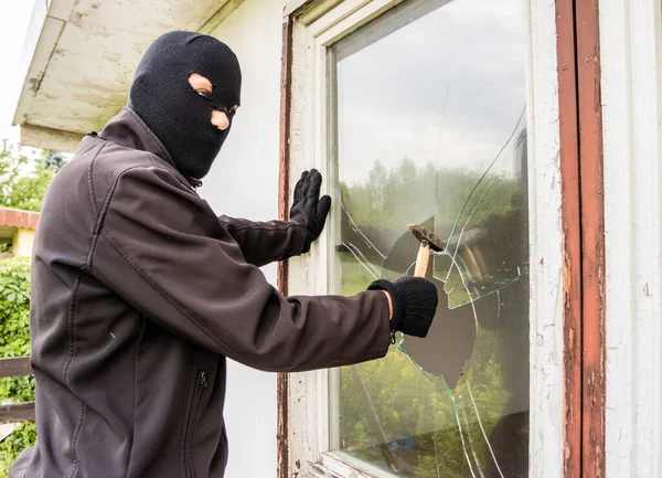 Burglar Smashes Window Hammer — Stock Photo, Image