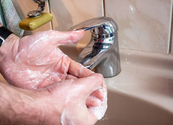 Мыть Руки Мылом Вирусном Гриппе — стоковое фото