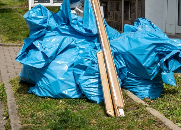 Montón Bolsas Basura Azul Renovando Escombros Del Edificio —  Fotos de Stock