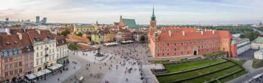 Eski kentte, Varşova Kraliyet Şatosu. Panorama