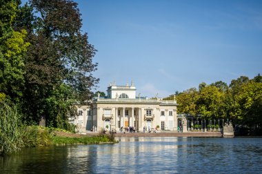 Varşova, Polonya Łazienki Parkı su sarayının. Güney cephe