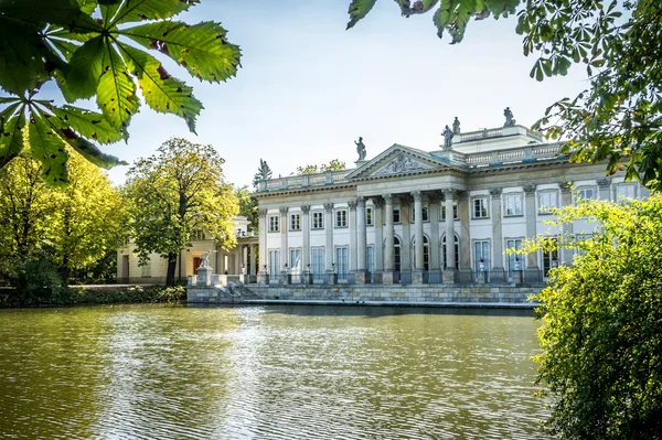 Pałac na wodzie, Lazienki Park w Warszawie. Północnej elewacji — Zdjęcie stockowe