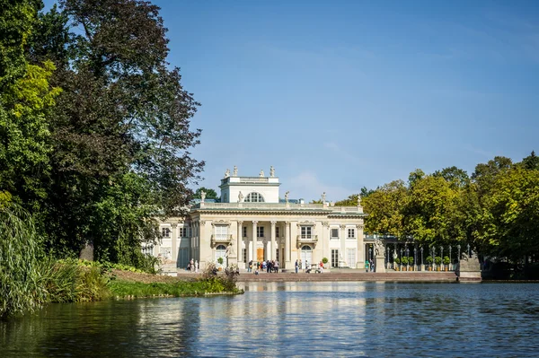 Pałac na wodzie w łazienkach Park w Warszawie. Południowa fasada — Zdjęcie stockowe