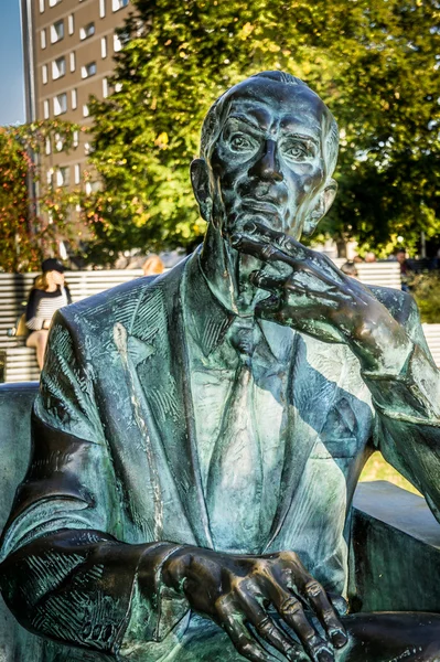 Estátua de Jan Karski em Varsóvia, Polonia — Fotografia de Stock