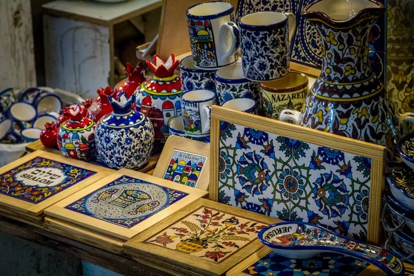 Cerámica, tienda de regalos en el mercado árabe, Ciudad Vieja de Jerusalén —  Fotos de Stock