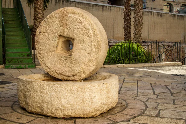 Millstone, zeytin yağı basın — Stok fotoğraf