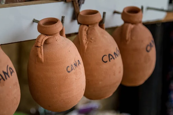 Las jarras de vino de cerámica en Caná de Galilea, Israel — Foto de Stock