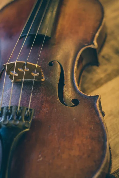 Old violin in close-up — Stock Photo, Image