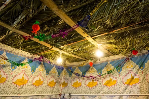 Sukkah - Yahudi tatil Sukkot kutlama için sembolik geçici kulübe