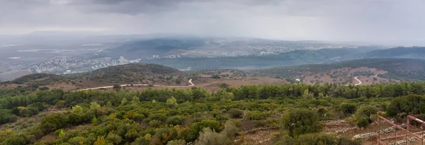 Θέα στην κοιλάδα Jezreel σε χειμερινή ημέρα από Mount Carmel, το Ισραήλ — Φωτογραφία Αρχείου