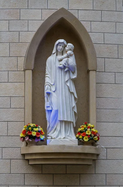 Estátua da Virgem Maria com o Menino Jesus em Nazaré — Fotografia de Stock