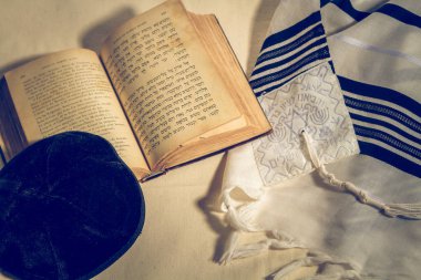 Talit, Kipa ve MHP - Yahudi ritüel nesneler