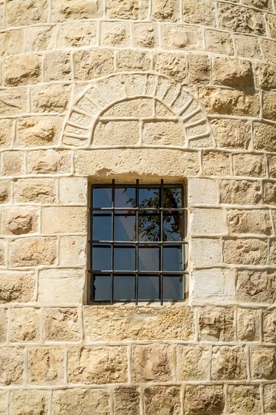 Janela Barrada, Moinho de Vento Montefiore, Jerusalém — Fotografia de Stock