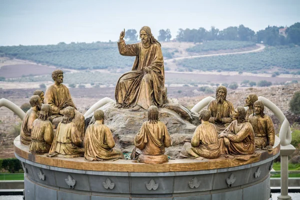 Τα αγάλματα του Ιησού και δώδεκα Αποστόλων, το Domus Galileae στο Ισραήλ — Φωτογραφία Αρχείου