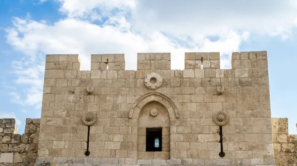 Ворота Ірода, квіти ворота в Єрусалим, Ізраїль — стокове фото