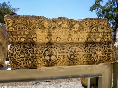 Oyma taş blok içinde eski Capernaum, İsrail