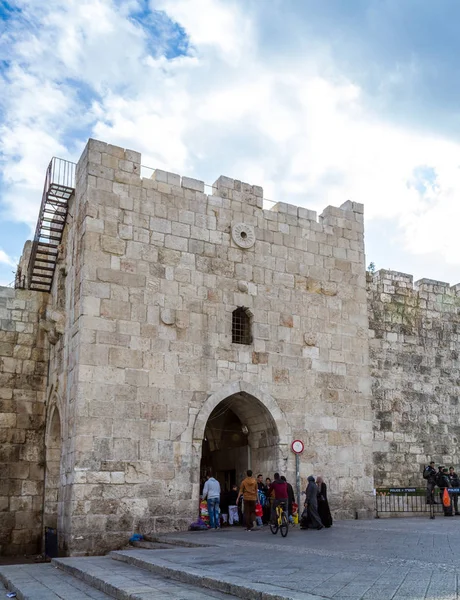 Herods Gate, porta das flores em Jerusalém, Israel — Fotografia de Stock