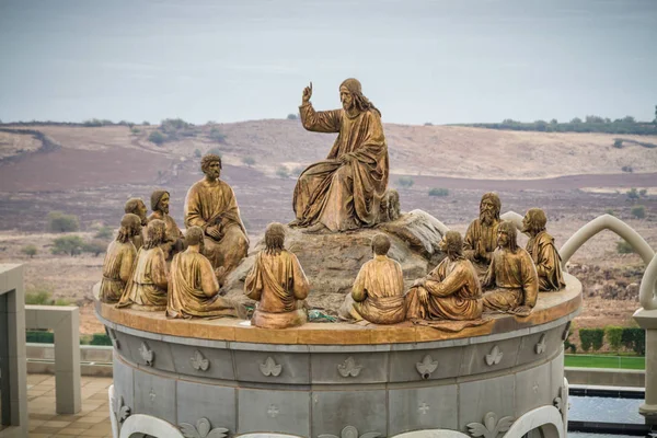 As estátuas de Jesus e Doze Apóstolos, Domus Galilaeae em Israel — Fotografia de Stock