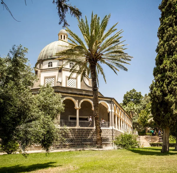 Εκκλησία Άγιον της Beatitudesat, στη θάλασσα της Γαλιλαίας στο Ισραήλ — Φωτογραφία Αρχείου