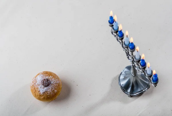 Jewish holiday of Hanukkah, hanukkah menorah and sufganiyah — Stock Photo, Image