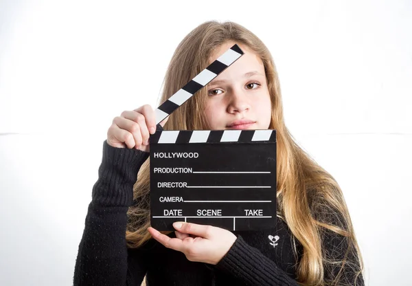 Nastoletnie dziewczyny z clapperboard — Zdjęcie stockowe