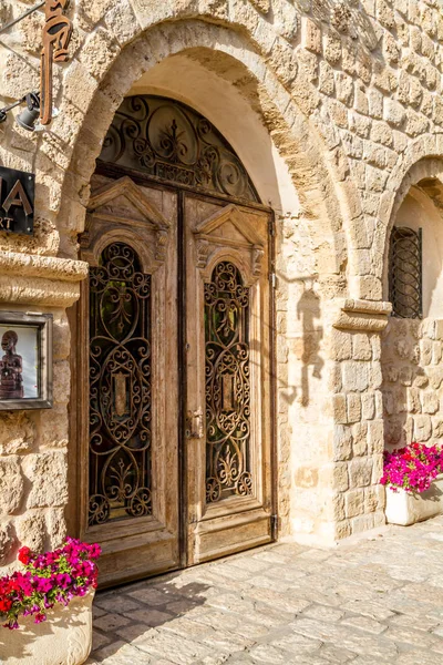Porta dupla vintage velha em Old Jaffa, Israel — Fotografia de Stock