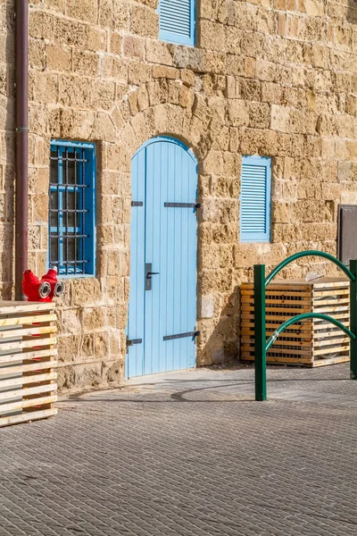 Eski Jaffa İsrail'in Vintage ahşap çift kanatlı kapı — Stok fotoğraf