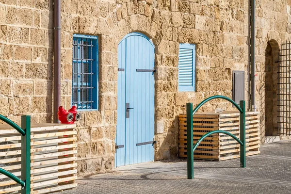 Puerta doble de madera vintage en Old Jaffa, Israel — Foto de Stock