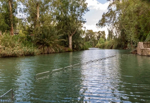 Kıyıları Ürdün Nehri'nde vaftiz sitesi, İsrail — Stok fotoğraf