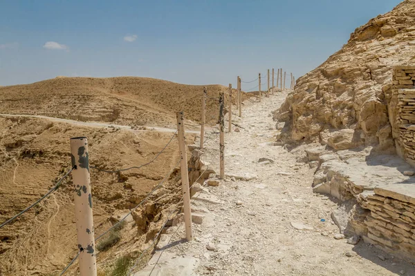 Trilha no deserto judaico na Terra Santa, Israel — Fotografia de Stock