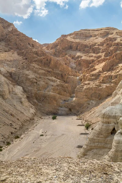 Lecho seco del río en el desierto de Judea cerca del Mar Muerto, Israel — Foto de Stock