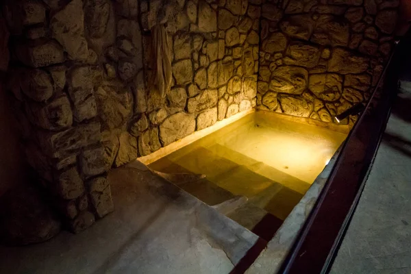 Ритуальная баня для омовения в Национальном парке Кумран, Израиль — стоковое фото