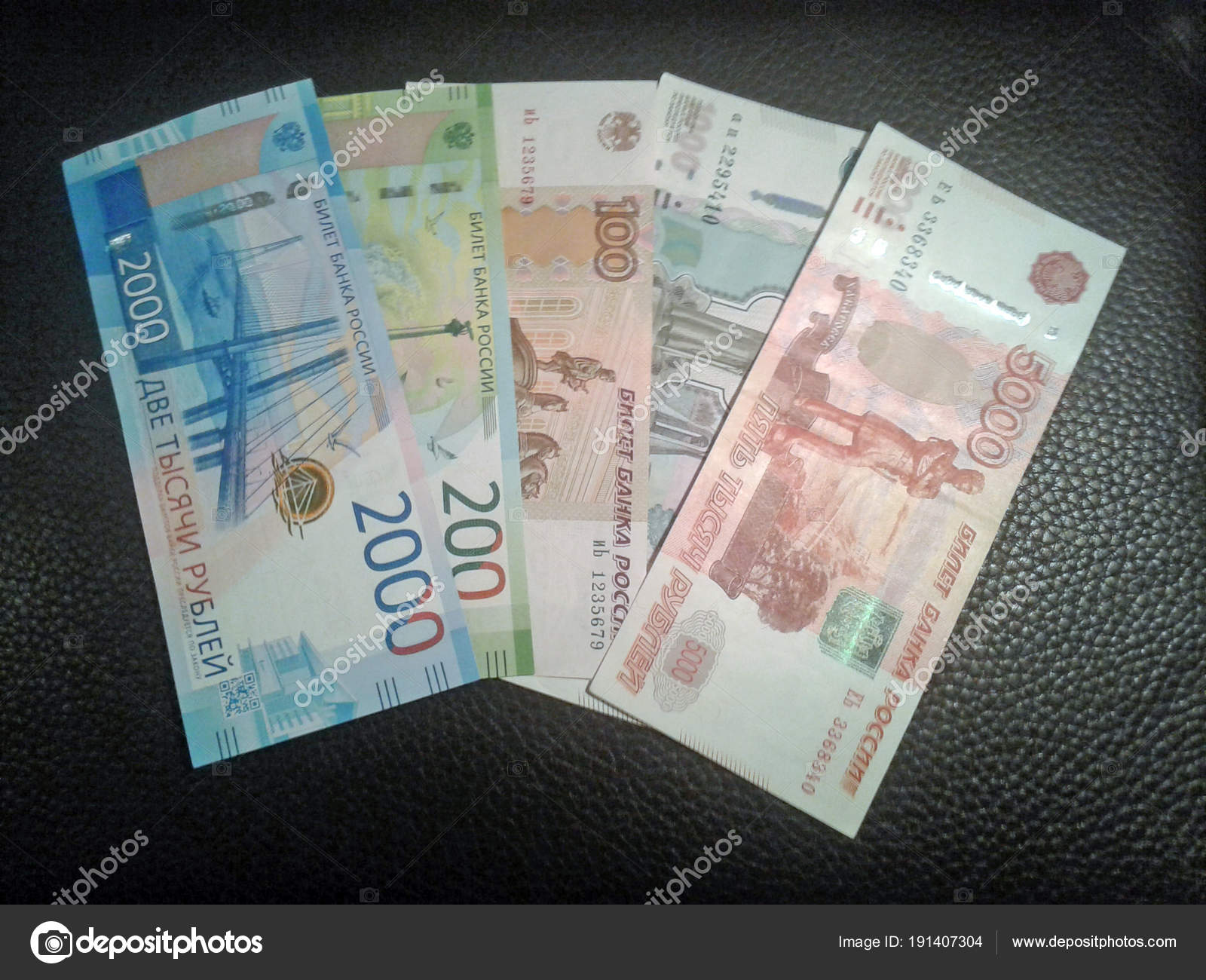 Russisches Geld Tausend Rubel Hundert Und Zweihundert Rubel Redaktionelles Stockfoto C Skaccm