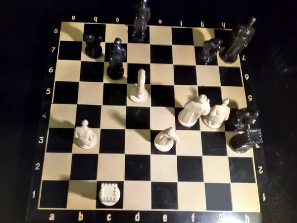 Schwarz Gab Den Sieg Der Weißen Figuren Schach Auf — Stockfoto