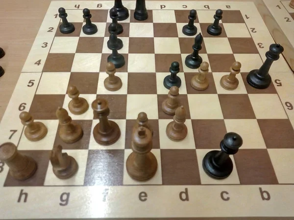Schwarz Gab Den Sieg Der Weißen Figuren Schach Auf — Stockfoto