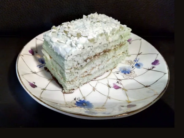 Ein Stück Mojito Kuchen Auf Einer Weißen Untertasse Dessert — Stockfoto