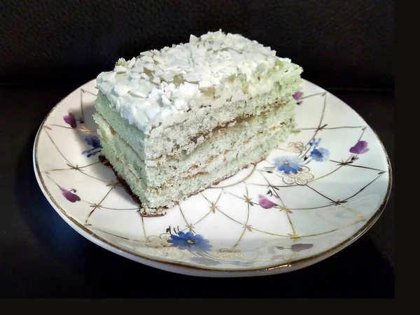 Ein Stück Mojito Kuchen Auf Einer Weißen Untertasse Dessert — Stockfoto