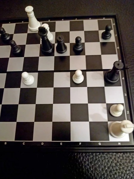 Schachmatt Gegenüber Dem Schwarzen König Der Sieg Der Weißen Figuren — Stockfoto