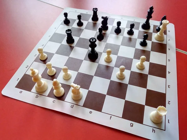 Schwarz Kapitulierte Der Sieg Der Weißen Figuren Schach Spiel — Stockfoto