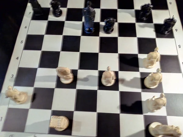 Блэк Сдался Победа Белых Фигур Шахматы — стоковое фото