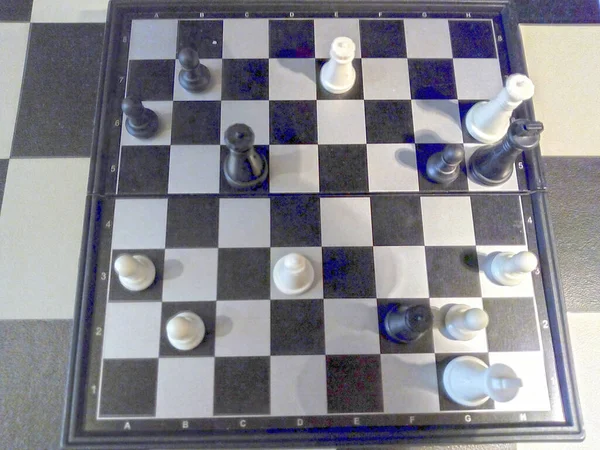 白人女王的受害者白片的胜利 游戏结束了 国际象棋比赛 — 图库照片
