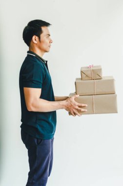 Postacı alıcıya göndermek için posta kutusunu hazırla.