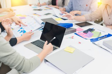 Bir grup Asyalı iş adamı....