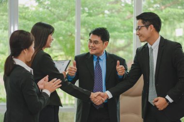 Asyalı işadamları bu başarı için minnettarlıklarını dile getiriyorlar.