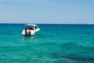 Yazın güzel mavi okyanus ve gökyüzü Güneydoğu Asya, Thaila