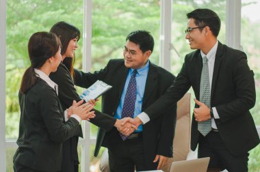 Asyalı işadamları bu başarı için minnettarlıklarını dile getiriyorlar.