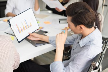 Bir grup Asyalı iş adamı....