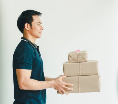 Postacı alıcıya göndermek için posta kutusunu hazırla.