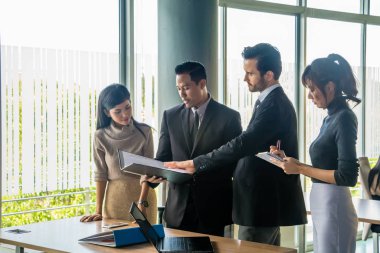 Executives and secretaries are discussing about the job informat