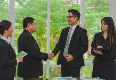 Asyalı işadamları bu başarı için minnettarlıklarını dile getiriyorlar.